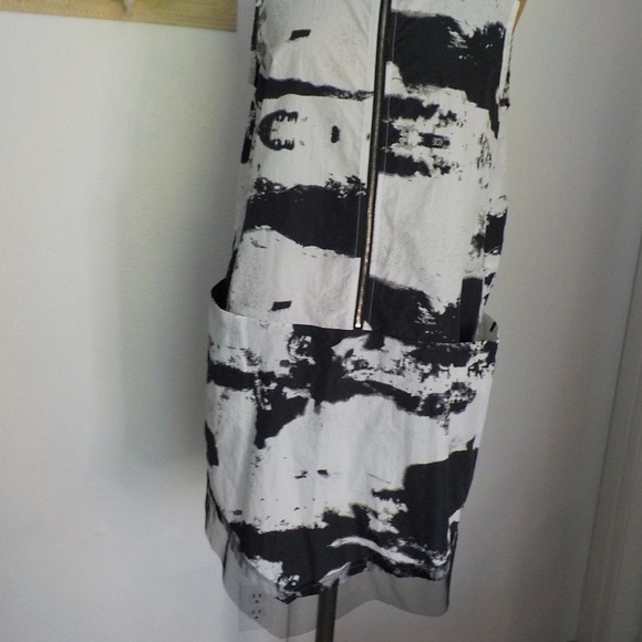 Blk/White Crisp Mini Dress - Picture 4 of 13
